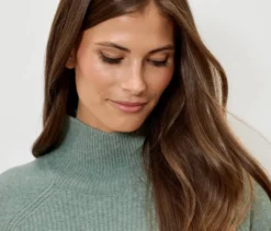 Soufflé-Yarn-Grobstrickpullover, salbei