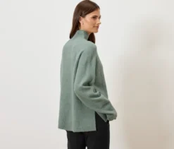 Soufflé-Yarn-Grobstrickpullover, salbei