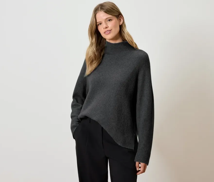 Soufflé-Yarn-Grobstrickpullover, grau