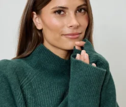 Soufflé-Yarn-Grobstrickpullover, petrol