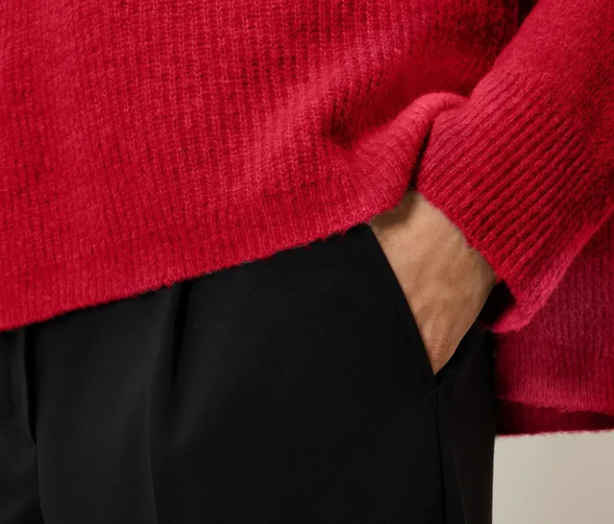 Soufflé-Yarn-Grobstrickpullover, rot
