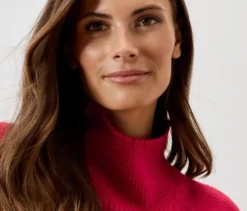 Soufflé-Yarn-Grobstrickpullover, rot