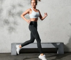 Sporttight mit Mesh
