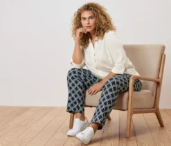 Stretchhose, dunkelblau mit weißem Alloverprint