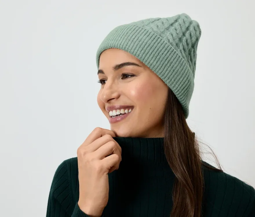 Strickmütze mit Zopfmuster
