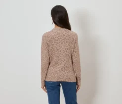 Strickpullover mit Stehkragen, beige meliert mit hellbraunem Leo-Alloverprint