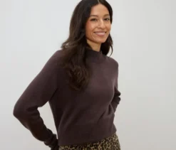 Strickpullover mit Stehkragen, dunkelbraun