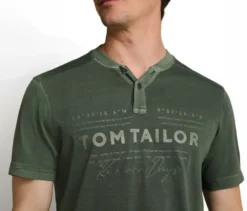 Tom Tailor Serafino T-Shirt mit Logo-Print, Deep Leaf Green