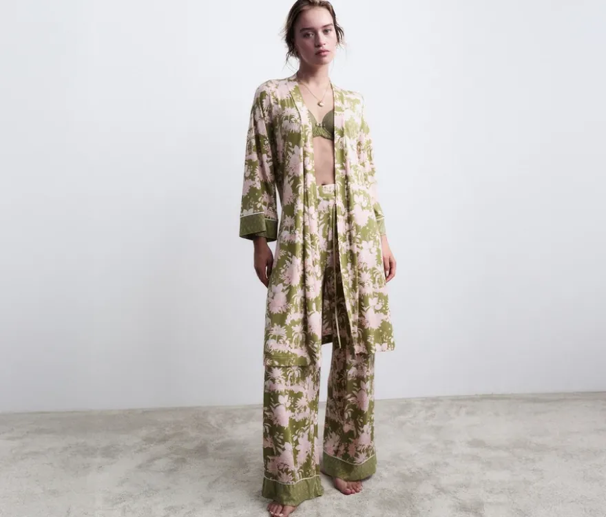 Triumph Aura Spotlight Robe