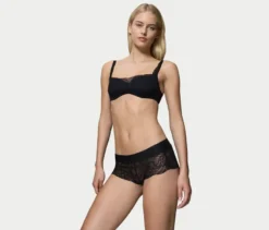 Triumph Body Makeup Illusion Lace Shorty, black