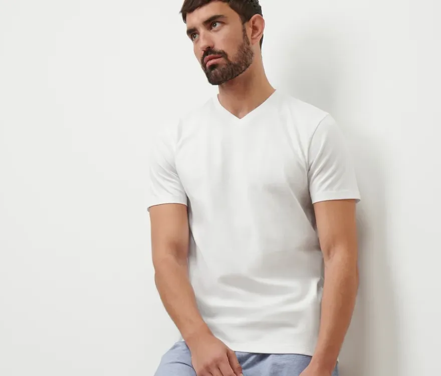 2 T-Shirts