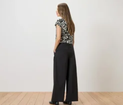 Webhose mit weitem Bein