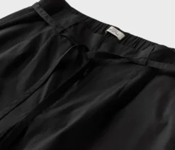 Webhose mit weitem Bein