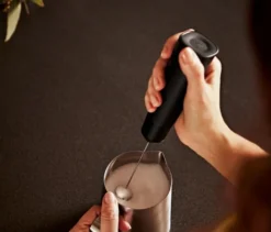 Wiederaufladbarer Akku-Milchaufschäumer, schwarz
